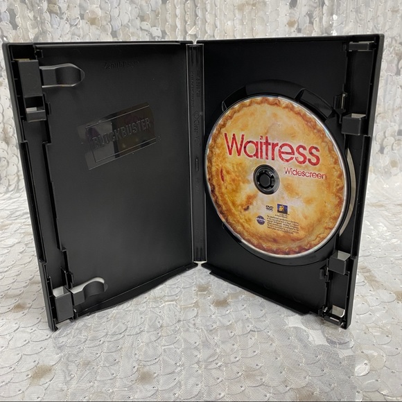 Waitress - Picture 4 of 6